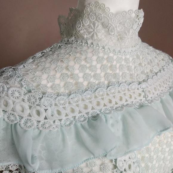 Victorian Crochet High Neck Peplum Blouse A3 - Picture 2 of 6